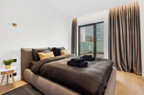 Luxurious Vibe In the Business Center, City Views